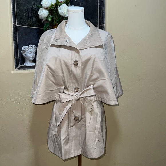 Betsy Johnson Cape Jacket Size Medium - Picture 2 of 16